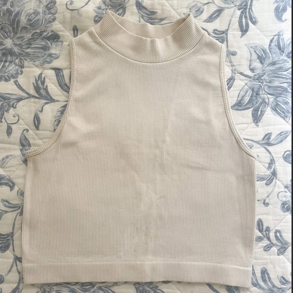 White ribbed mock neck crop top size M